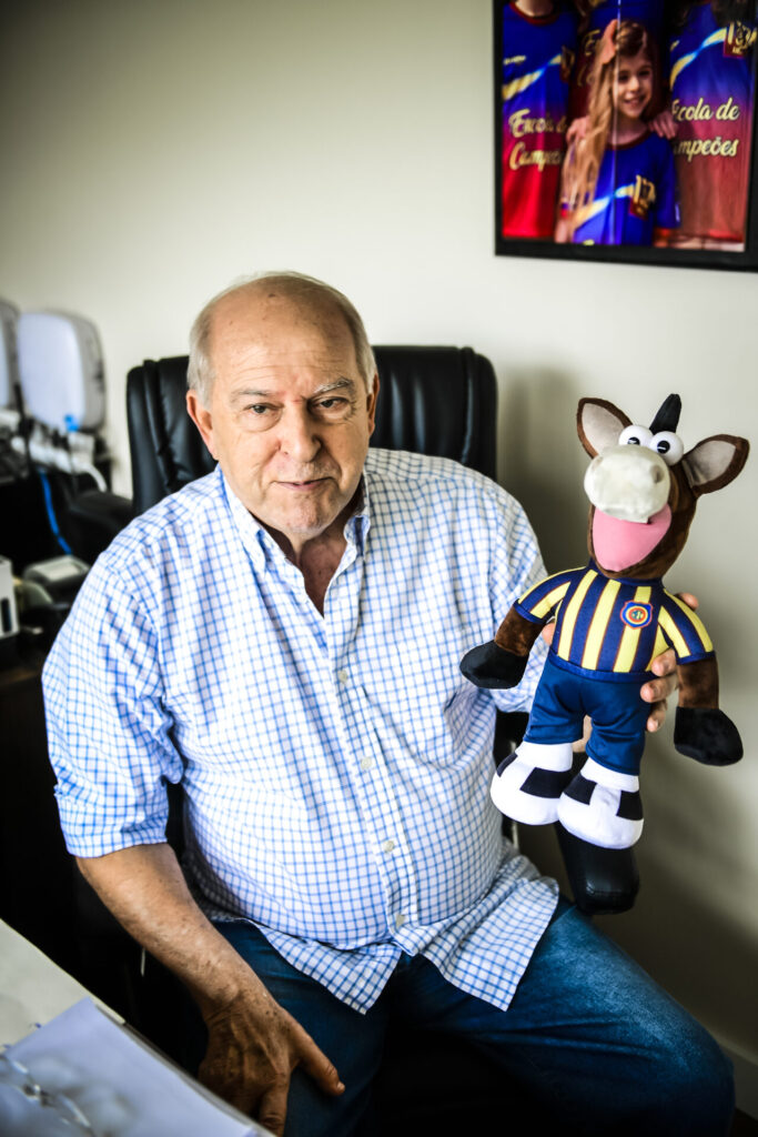 Elias Duba: o Poderoso Chefão há 33 anos à frente do Madureira