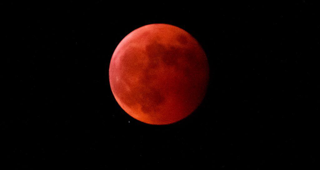 Eclipse lunar total e conjunção: os principais eventos espaciais de março no Calendário Astronômico